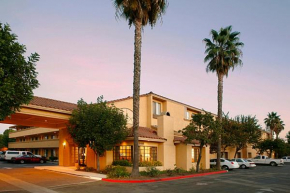  Holiday Inn Express Simi Valley, an IHG Hotel  Сими Вэлли